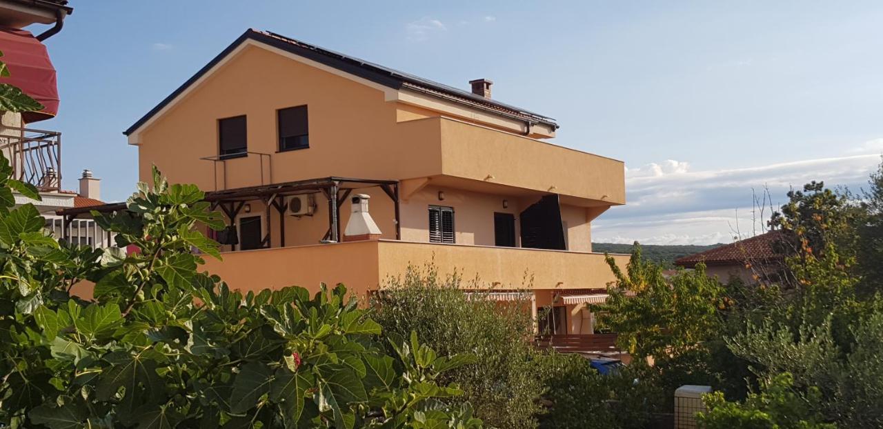 Apartmani Zem, Krk Krk Town Esterno foto